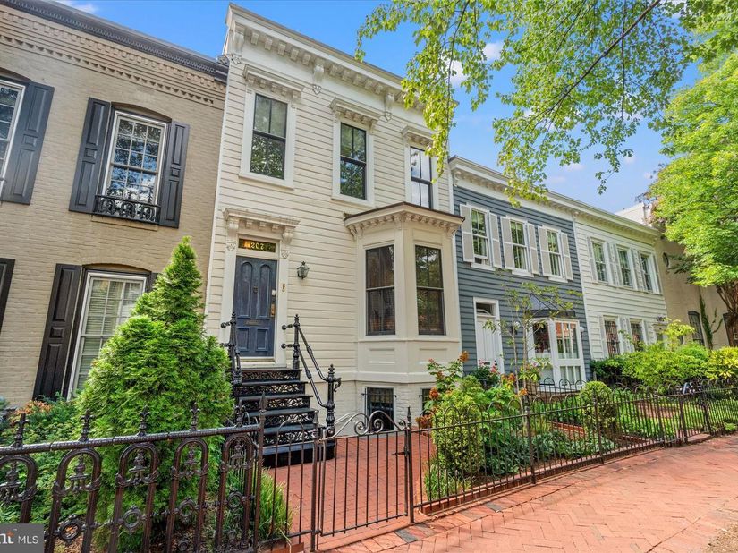 207 10TH Street SE, Washington DC 20003