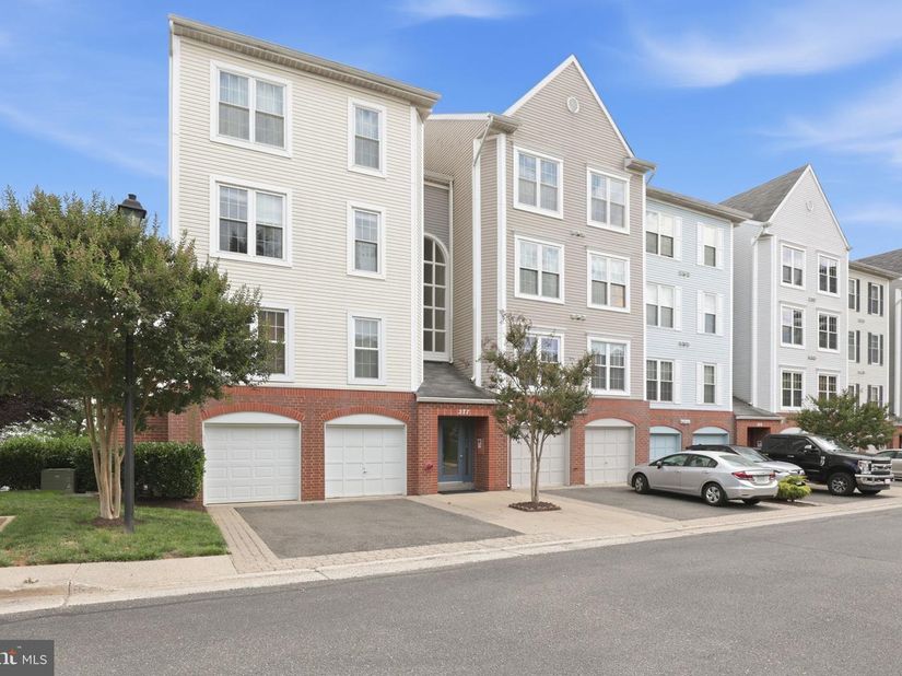 277 S Pickett Street 302, Alexandria VA 22304