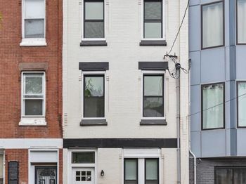 2819 W Oxford Street