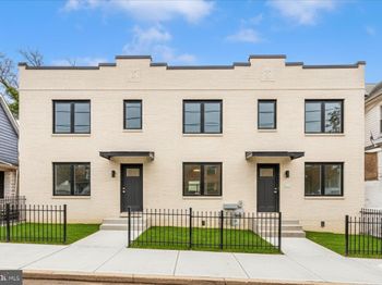 2513-2515 22nd Street NE