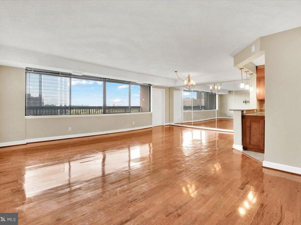 3709 S George Mason Drive 1203E, Falls Church VA 22041