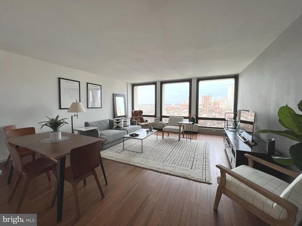 210 Locust Street 15EW, Philadelphia PA 19106