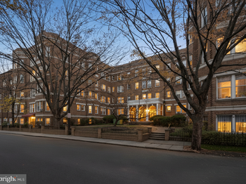 1820 Clydesdale Place NW