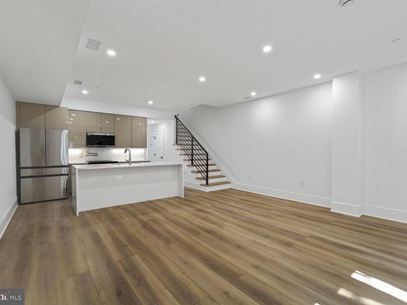 2524 41st Street NW UNIT 2, Washington DC 20007