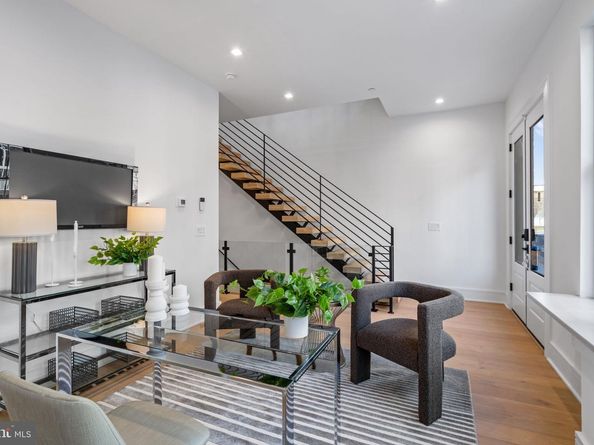 254 N 2nd St, Philadelphia PA 19106