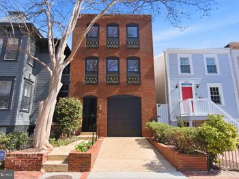 306 9TH Street SE