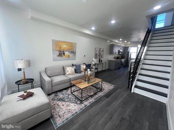 2407 W Seybert Street