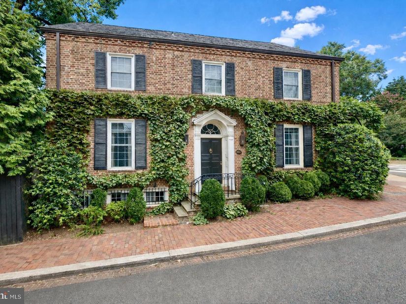 1698 32nd Street NW, Washington DC 20007