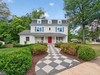 2828 N Van Buren Street