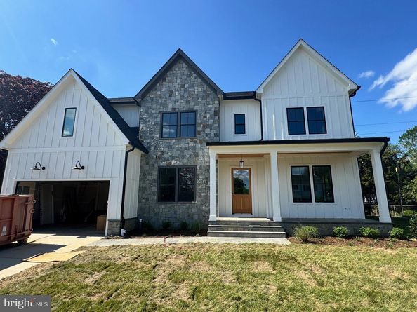 930 Fairway Drive NE, Vienna VA 22180
