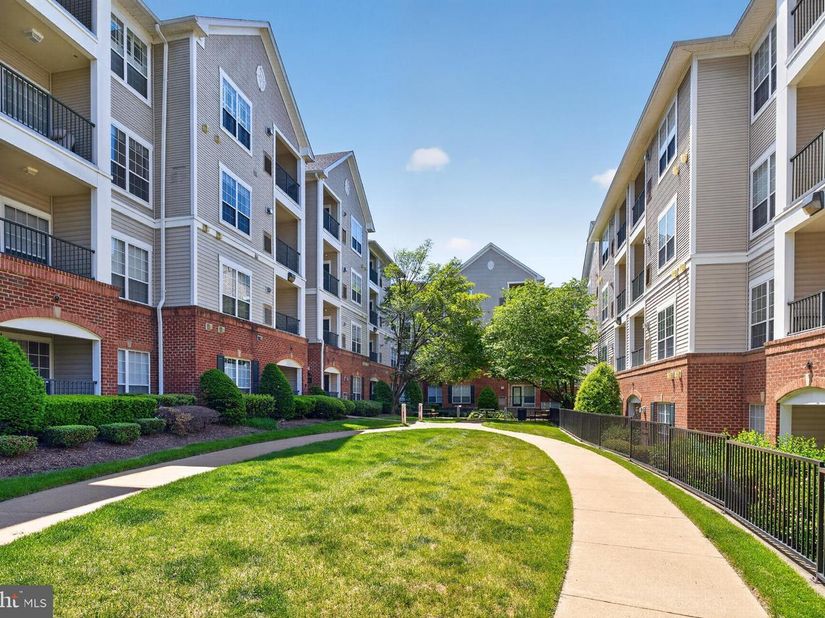 4854 Eisenhower Avenue 155, Alexandria VA 22304