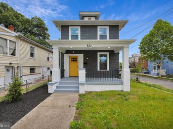 823 46TH Street NE