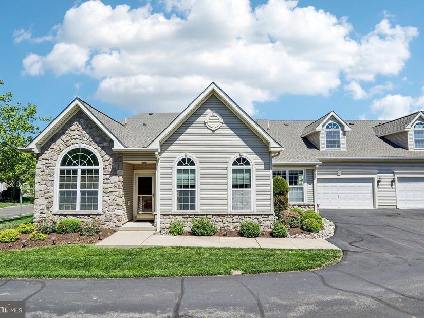168 Fairway Drive, Warminster PA 18974