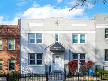 1238 Queen Street NE