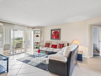 3951 Via Poinciana