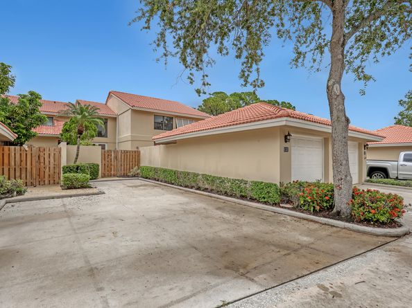 132 Old Meadow Way, Palm Beach Gardens FL 33418