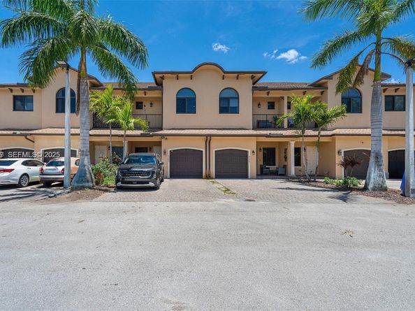 9265 NW 16th Street, Pembroke Pines FL 33024