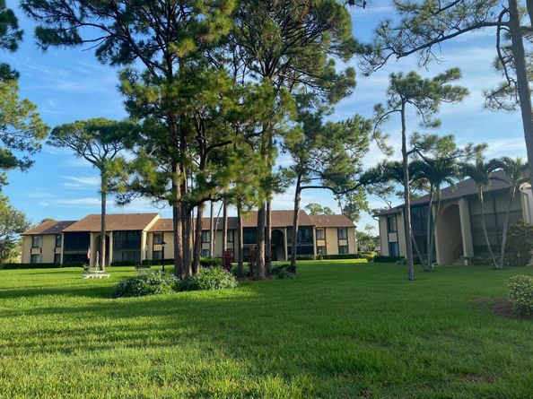 818 Sky Pine Way E2, Greenacres FL 33415