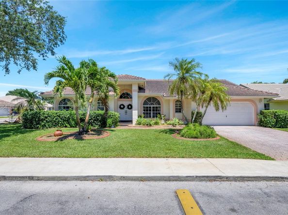 701 SW 93rd Terrace, Pembroke Pines FL 33025