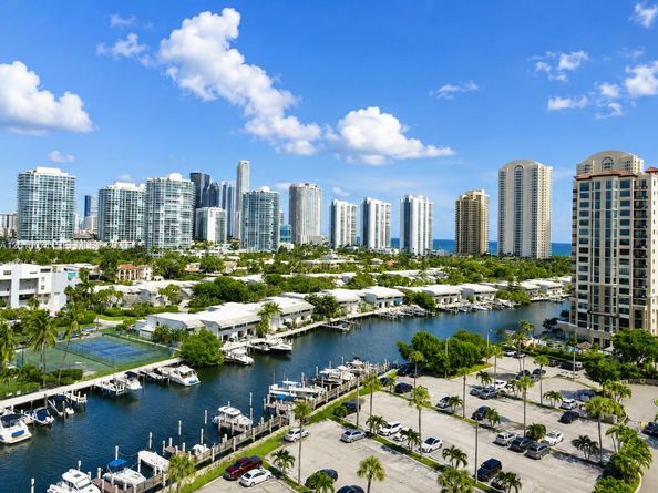 400 Kings Point Drive 1224, Sunny Isles Beach FL 33160