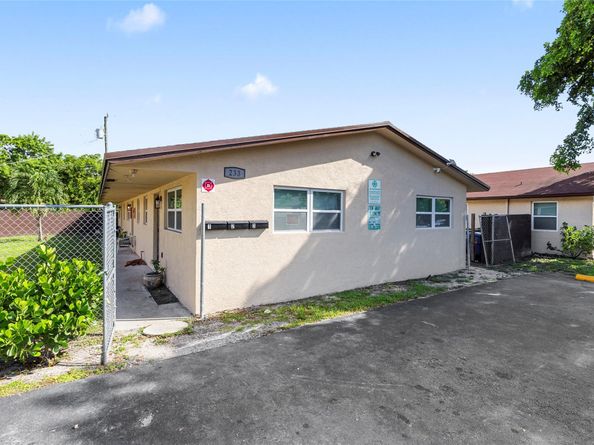 233 NW 12th Ct, Pompano Beach FL 33060