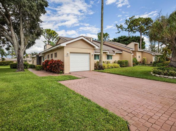 6827 Fountains Circle, Lake Worth FL 33467