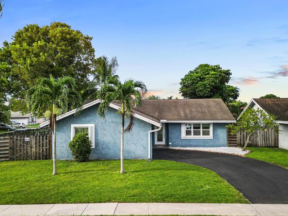 7527 SW 7th Street, North Lauderdale FL 33068