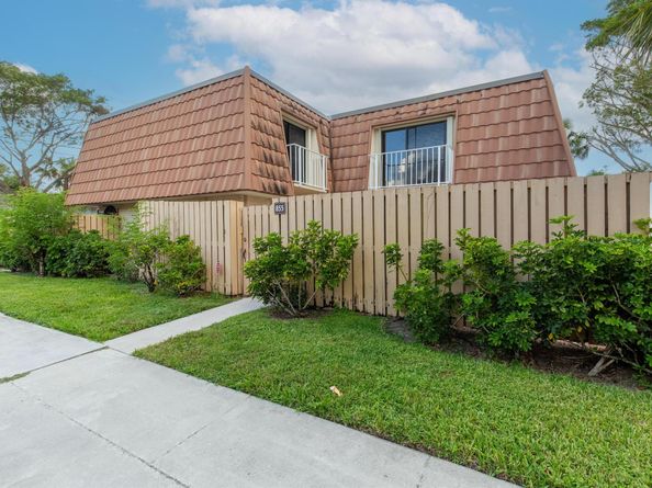 855 Blue Ridge Circle, West Palm Beach FL 33409