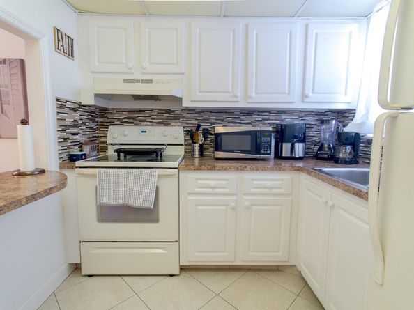 3091 E Sun Sunrise Lakes Drive E 207, Sunrise FL 33322