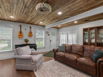 4825 Kingfisher Drive