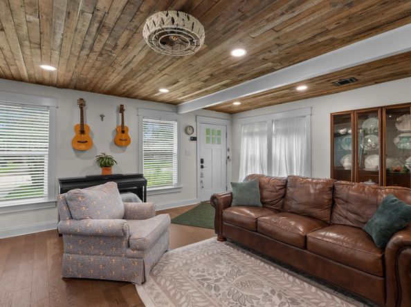 4825 Kingfisher Drive, Houston TX 77035