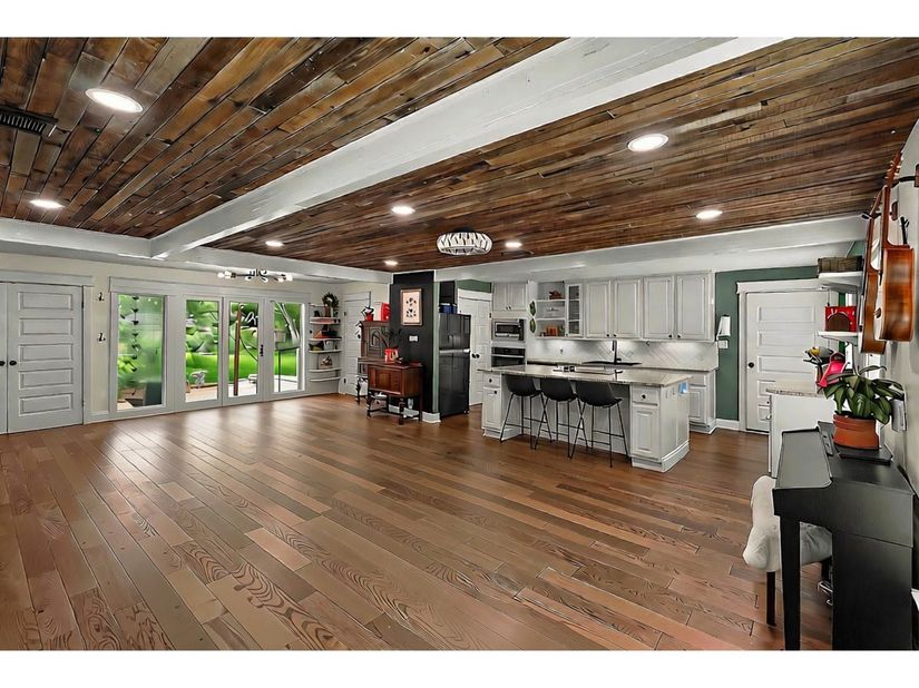 4825 Kingfisher Drive, Houston TX 77035