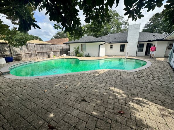 7706 Braesview Lane, Houston TX 77071