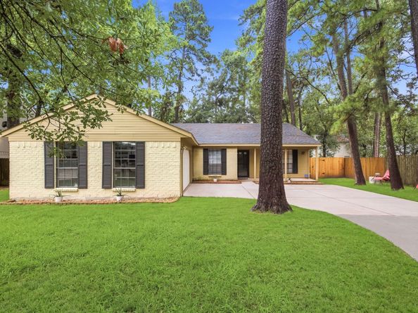 27 N Greenbud Court, The Woodlands TX 77380