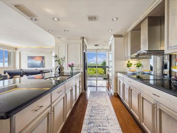 49 Briar Hollow Lane