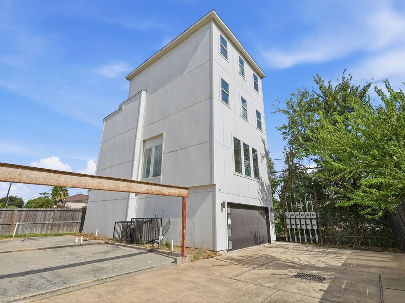 3913 Griggs Road, Houston TX 77021