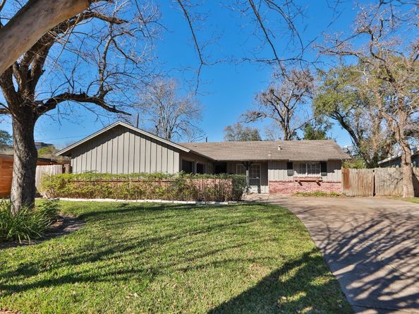 7158 Sharpview Drive, Houston TX 77074