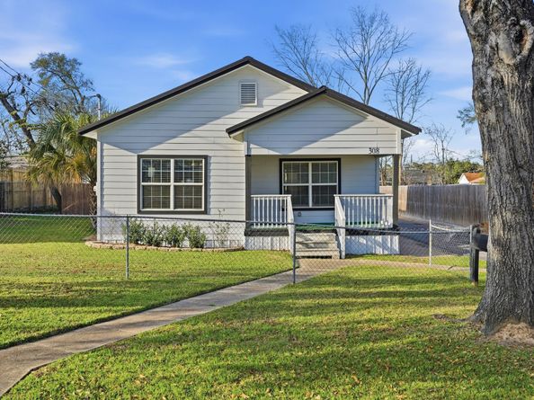 308 E Phillips Street, Conroe TX 77301