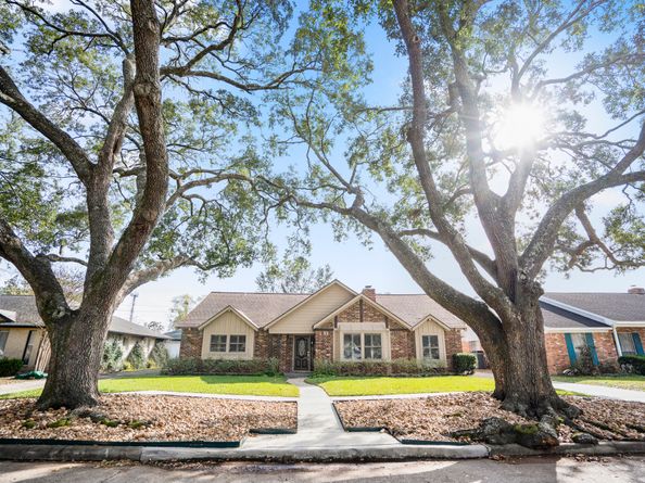 6203 Cheena Drive, Houston TX 77096