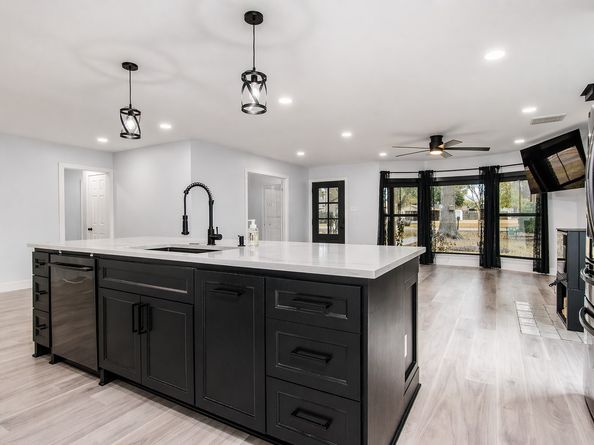 712 Clarence Street, Tomball TX 77375