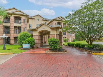 2815 Kings Crossing Drive