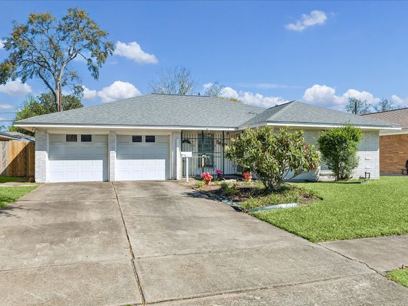 5810 Viking Drive, Houston TX 77092