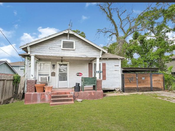 209 Frawley Street, Houston TX 77009