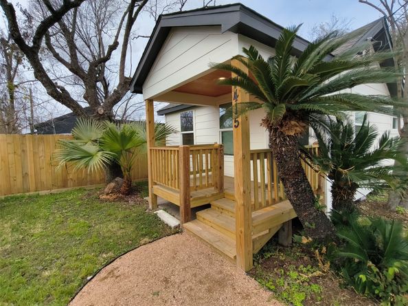 7415 El Paso Street, Houston TX 77020