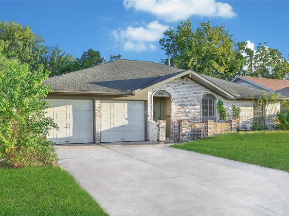 5411 Fairgreen Lane, Houston TX 77048
