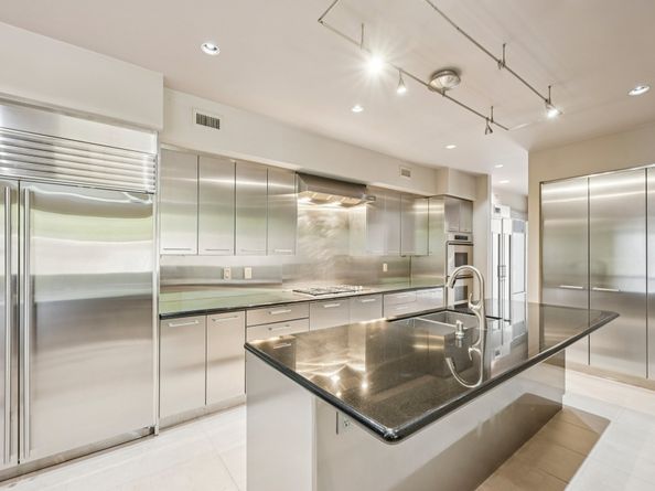 5 River Hollow Lane, Houston TX 77027