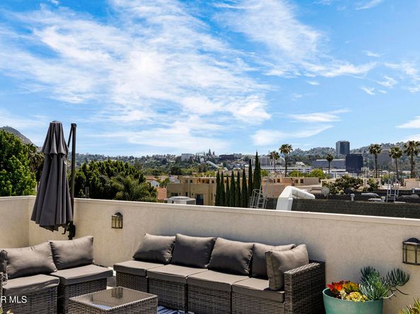 10740 Moorpark Street 304, Toluca Lake CA 91602