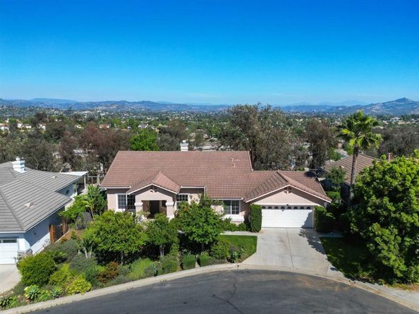 1992 Ridge Way Glen, Escondido CA 92029