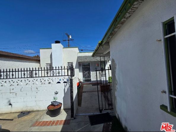 611 W 109th Street, Los Angeles CA 90044