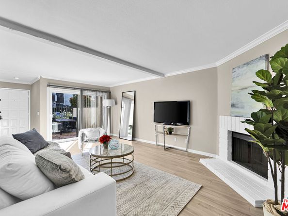 5800 Owensmouth Avenue 40, Woodland Hills CA 91367